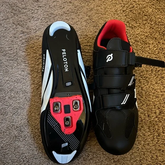 very gently used peloton cycling shoes display picture 1